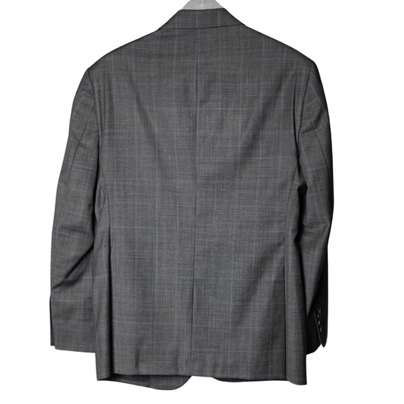 Jos A Bank 38S Grey with Blue Checkered
Tailored Fit(between regular & slim fit) - Picture 2 of 4
